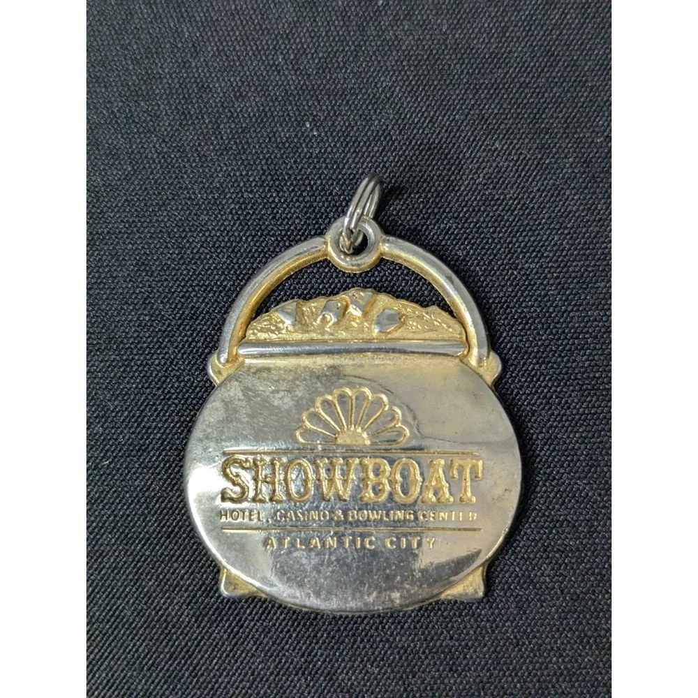 Vintage estate find Showboat Casino Atlantic City pot of gold‎ pendant keychain